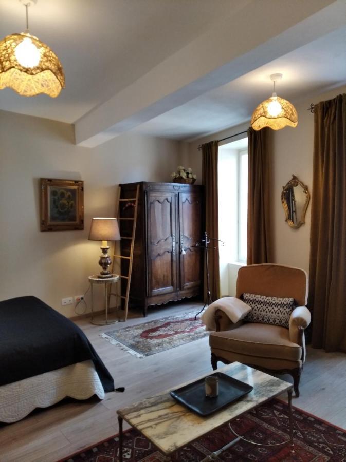 Aparthotel Le Logis De Saint Cyr Issoudun Esterno foto