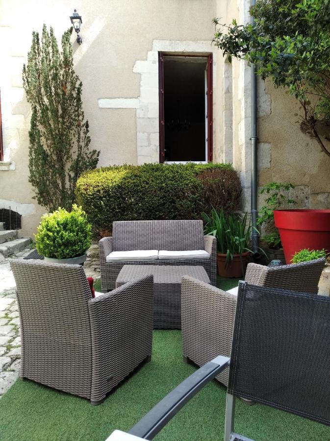 Aparthotel Le Logis De Saint Cyr Issoudun Esterno foto
