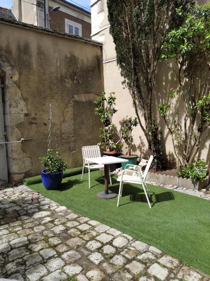 Aparthotel Le Logis De Saint Cyr Issoudun Esterno foto