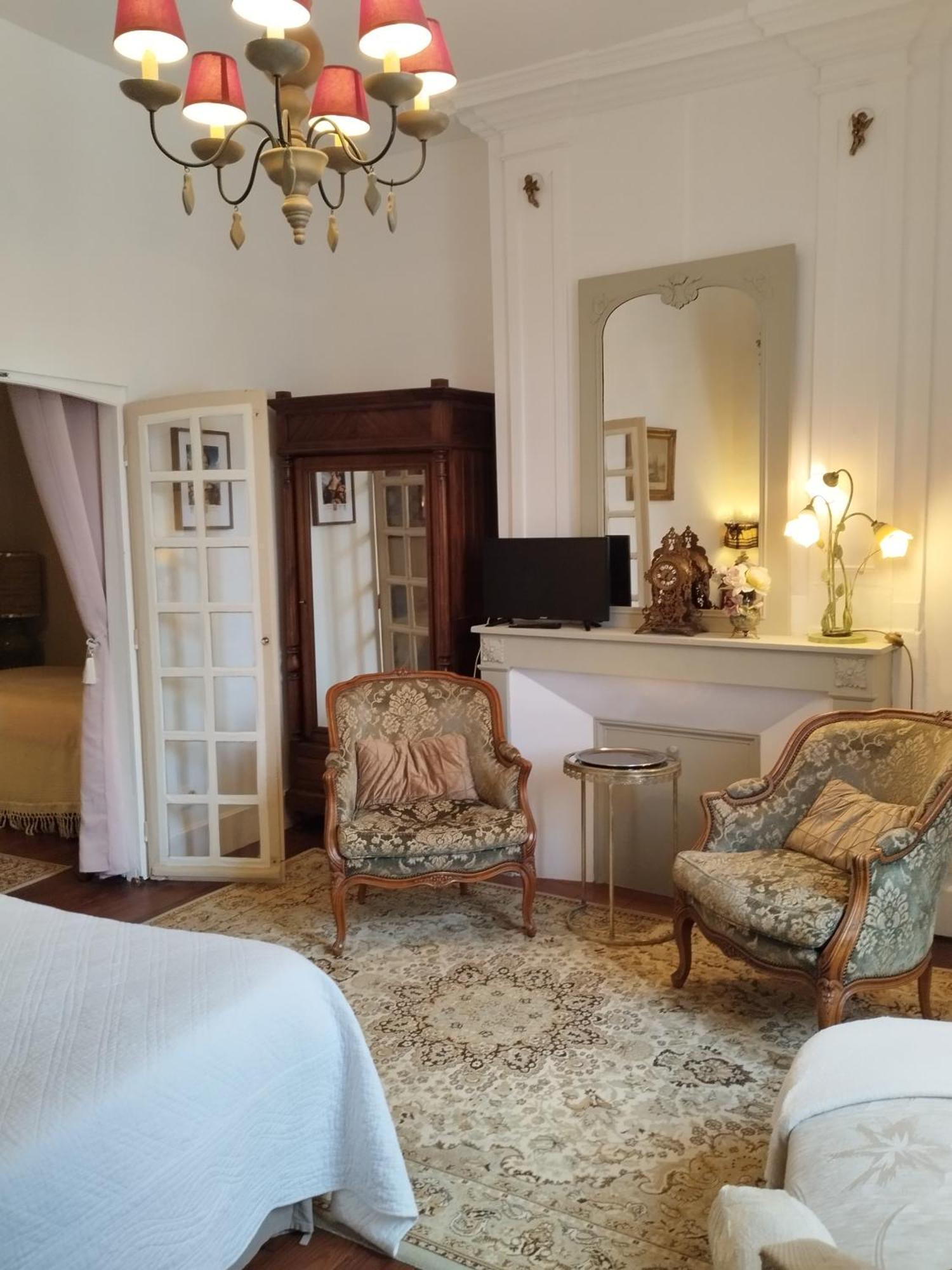 Aparthotel Le Logis De Saint Cyr Issoudun Esterno foto